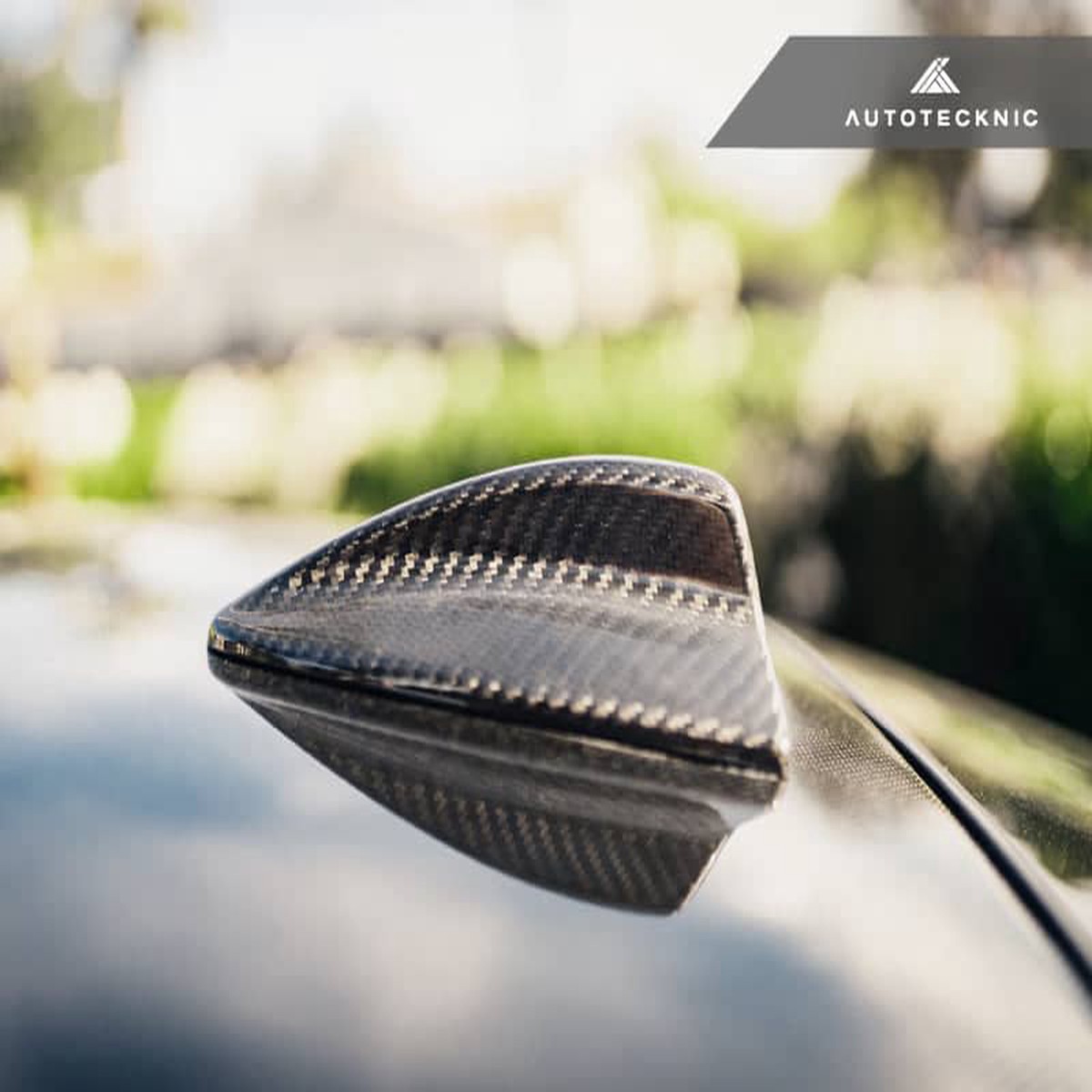 Autotecknic Dry Carbon Roof Antenna Cover - E82 1-Series E90 3-Series Sedan E92 3-Series Coupe Including M3 E821-Series1MAntennaLength180Millimeter
